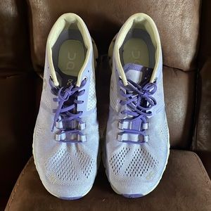 On Cloud Womens Purple Running Shoes Size 9 Medium (B, M)